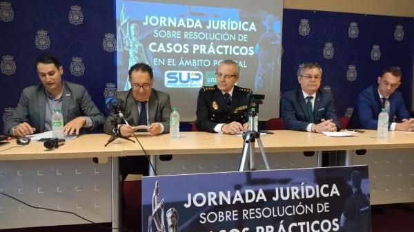 El Comisario del CNP y el director de UNED Ourense inauguraron las jornadas jurídicas para policías