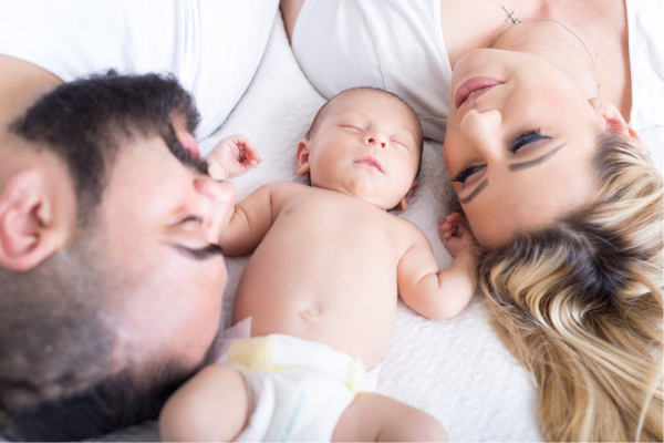 Un estudio revela desigualdad en las condiciones de los permisos paternales y maternales